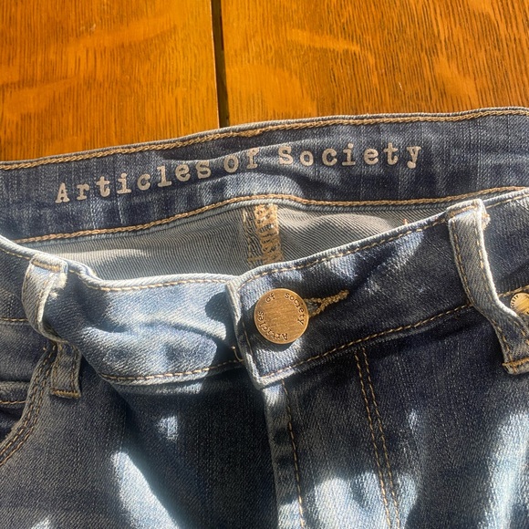 ✨ 2 for $40 SALE | Articles Of Society | 29 | Suzy Jansen Cutoff Jeans - Picture 4 of 8